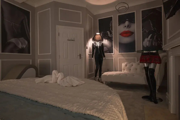 Room 3 of 17