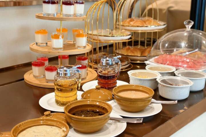 Breakfast/Coffee Service 56 of 74