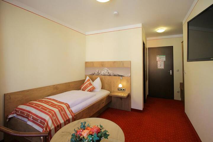 Room 13 of 39
