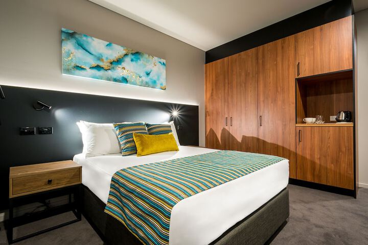 Room 10 of 34