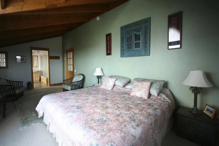 Room 5 of 16