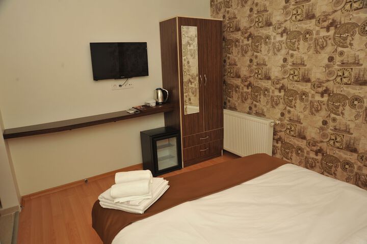 Room 12 of 21