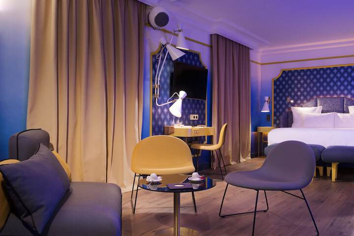 Room 18 of 87
