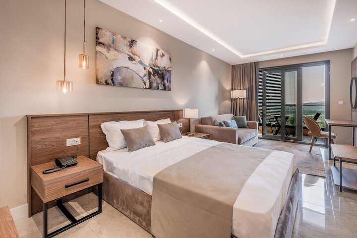 Room 4 of 75