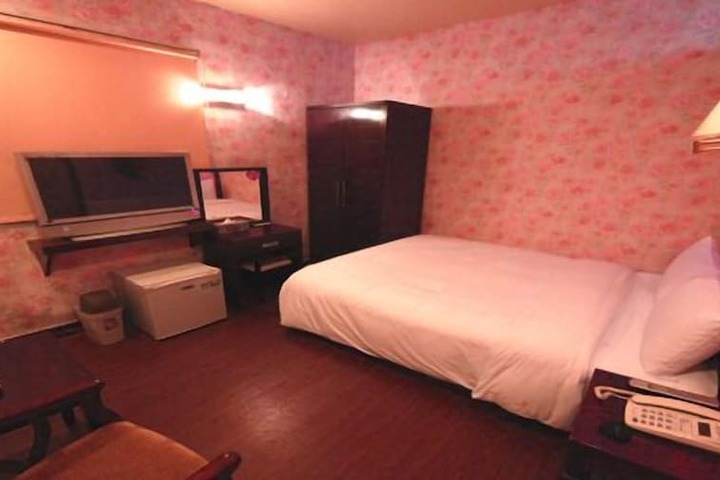 Room 4 of 34