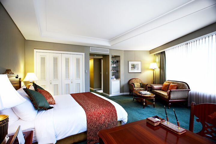 Room 9 of 38