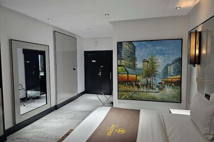 Room 13 of 63