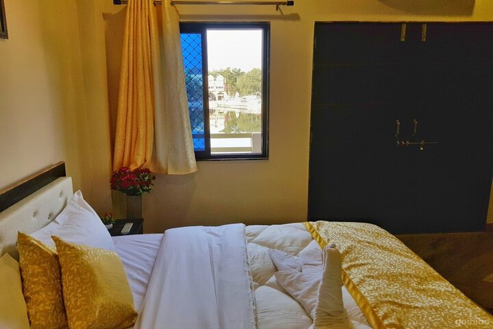 Room 11 of 20