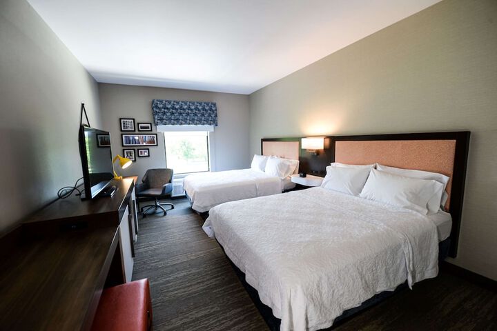 2 Queen Beds Hearing Accessible (8 of 8)