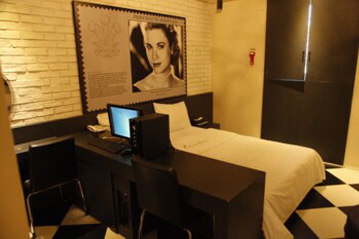 Room 33 of 53