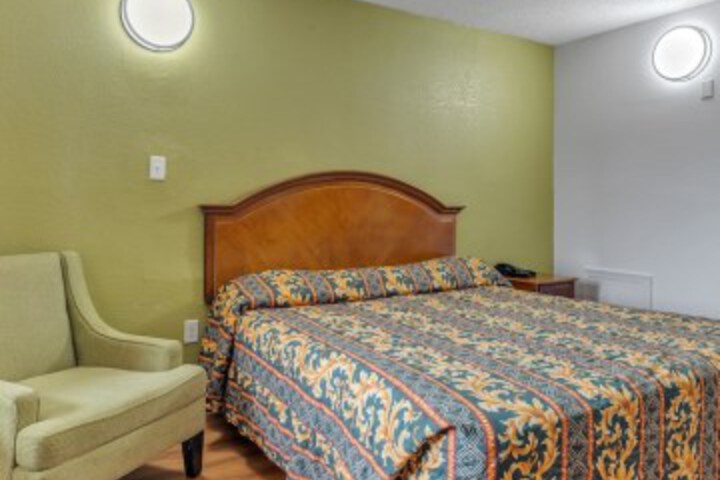 Room 12 of 34