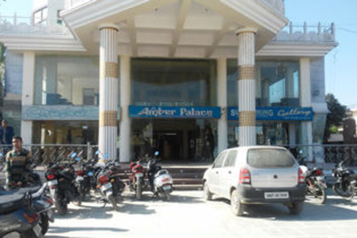 HOTEL AMBER PALACE