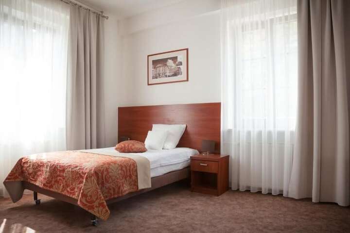 Room 9 of 52