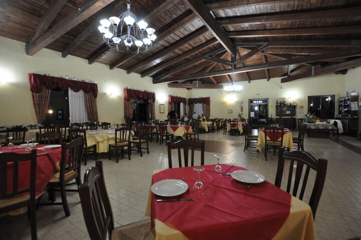 Dining 16 of 33