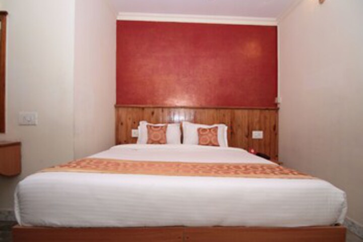 Room 9 of 17