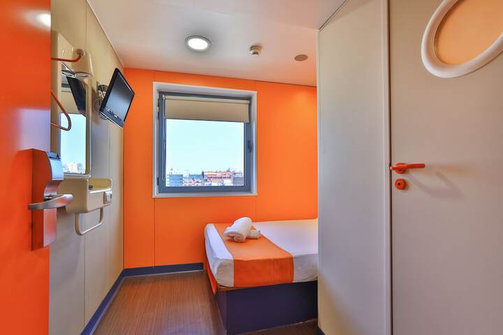 Room 7 of 34