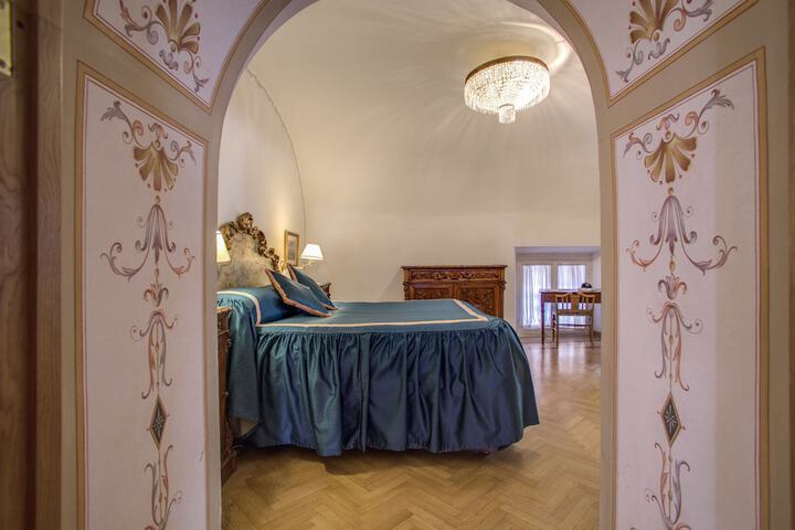 Room 8 of 50