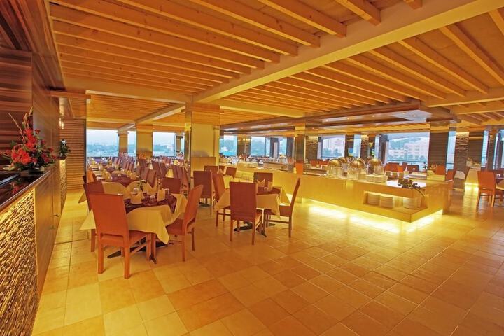 Dining 50 of 59