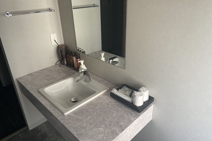 Room 27 of 46
