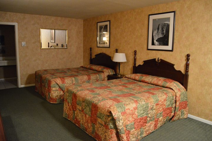 2 Queen Beds (10 of 18)