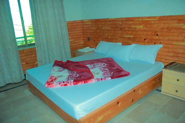 Room 2 of 17
