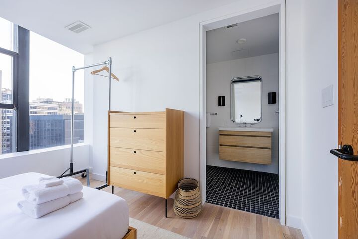 Room 52 of 155