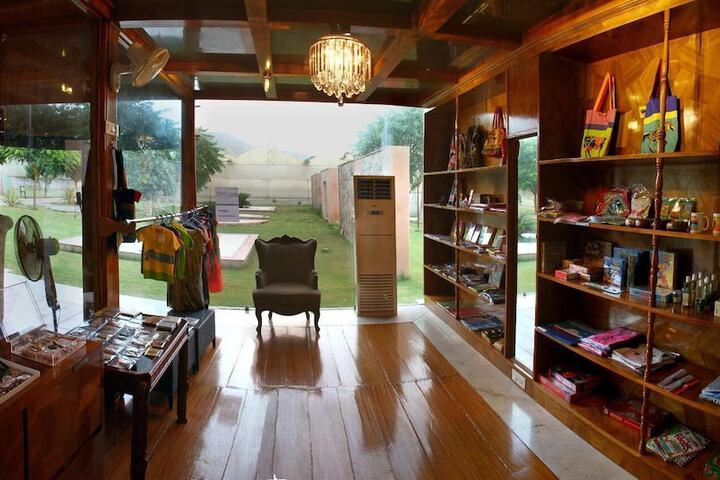 Gift Shop 12 of 18