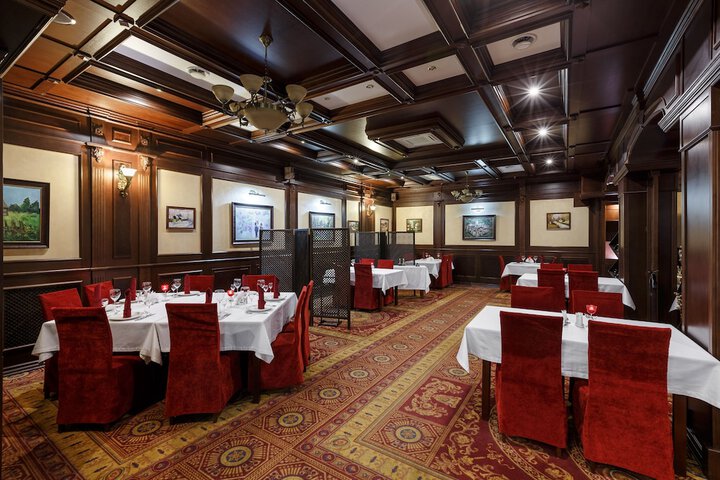Ballroom/Hall 30 of 38