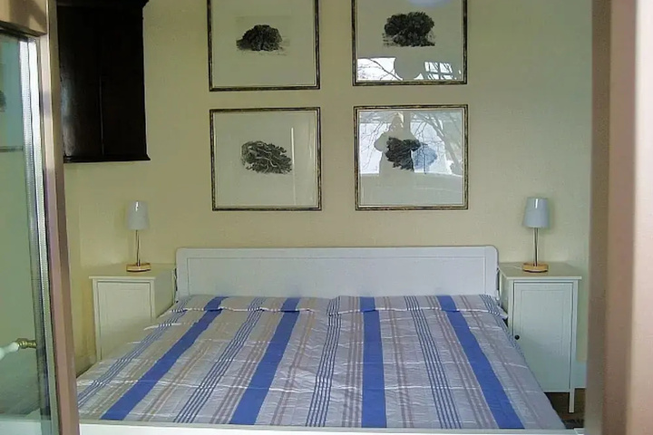 Room 2 of 11