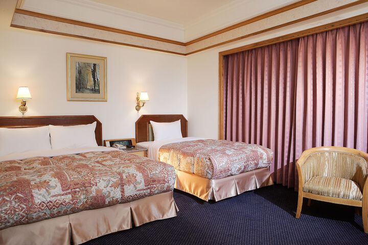 Room 6 of 24