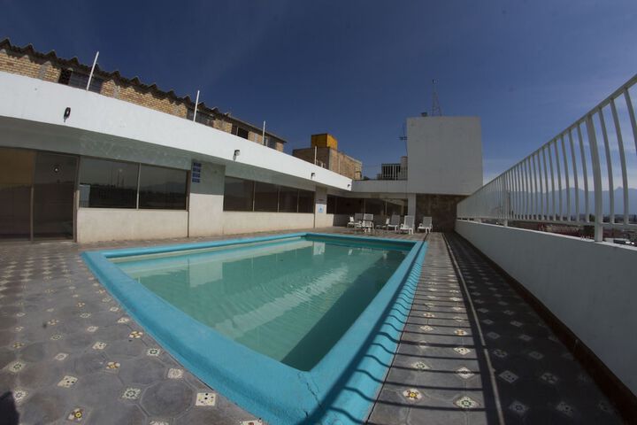 Pools & Facilities