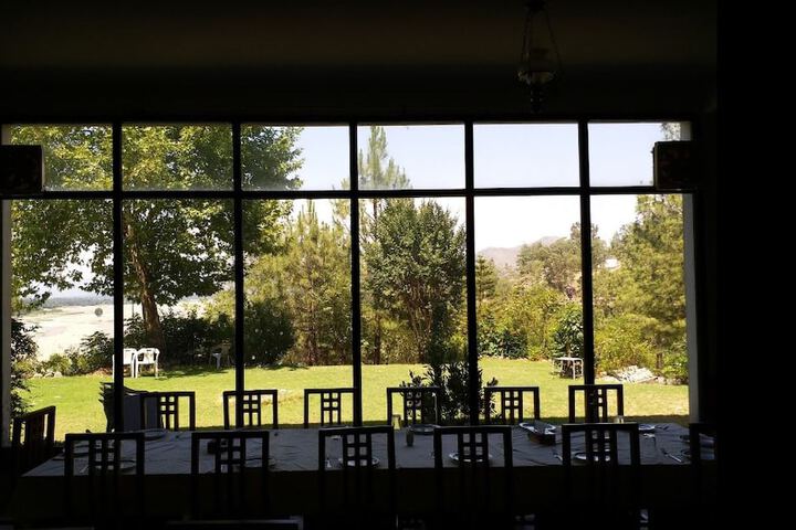 Dining 2 of 2