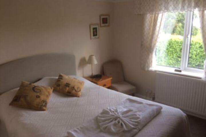Room 6 of 8