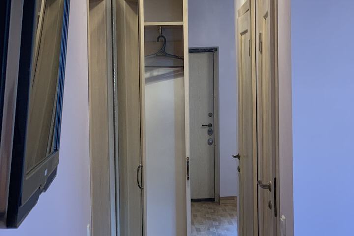Room 8 of 28