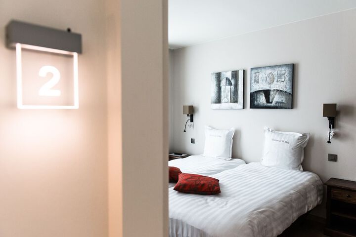 Room 10 of 30