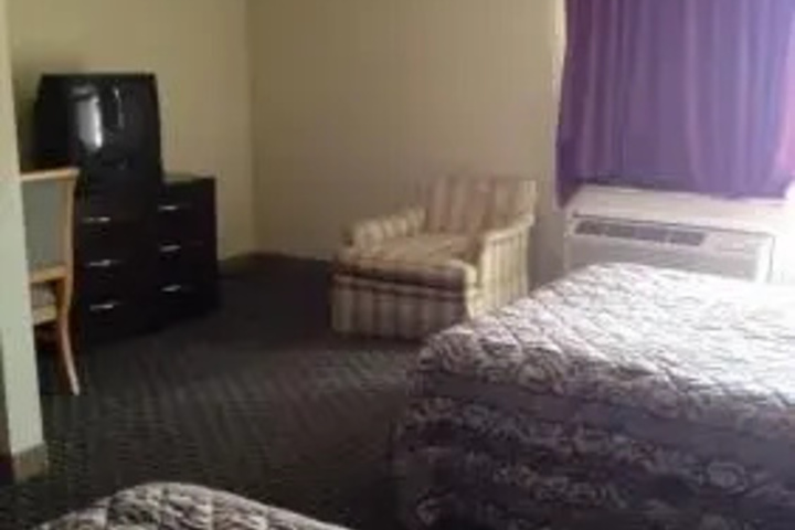 Room 4 of 7