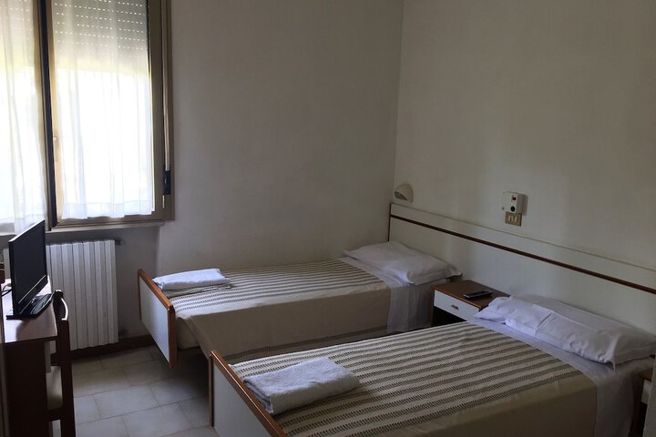 Room 4 of 35