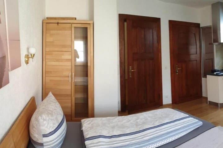 Room 9 of 33