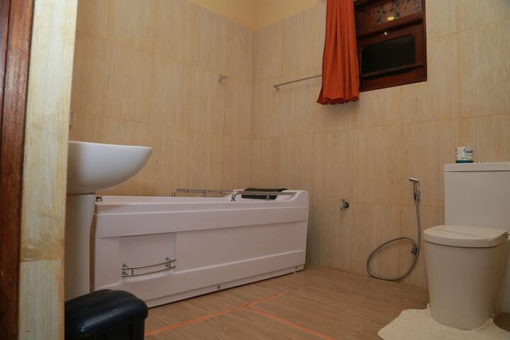 Room 21 of 34