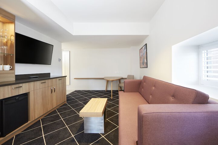 Room 52 of 95