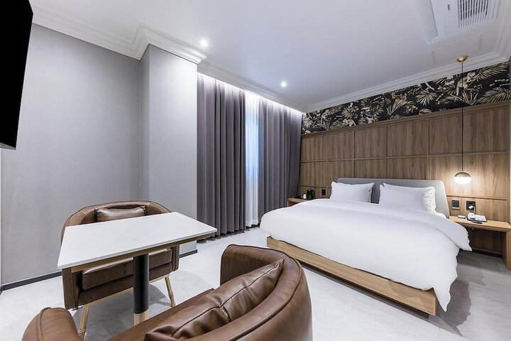 Room 12 of 72