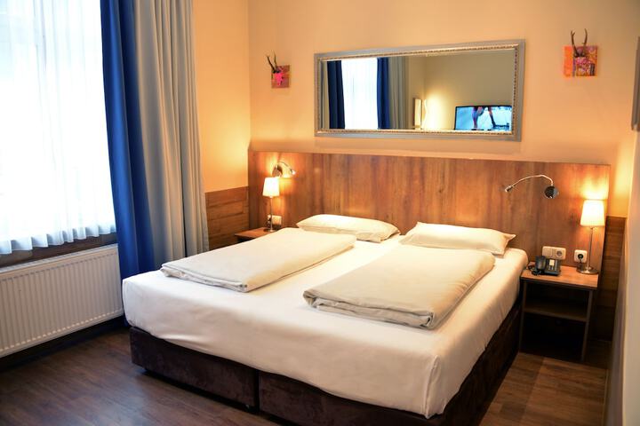 Room 49 of 136