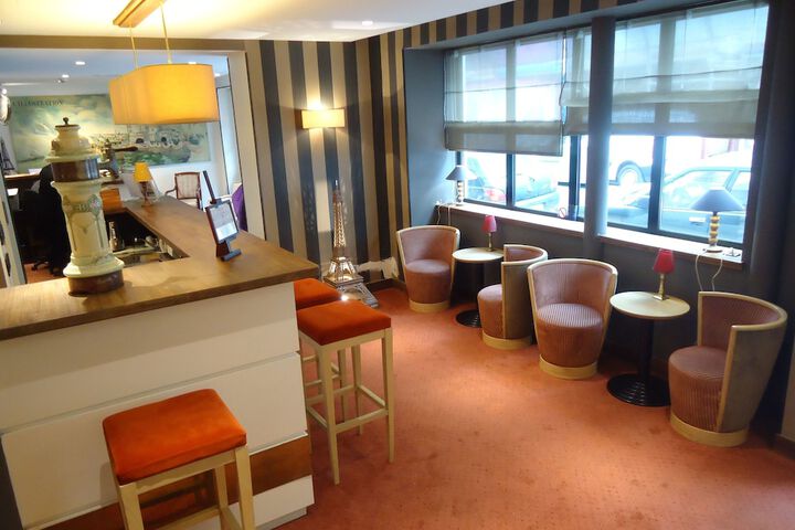 Lounge 49 of 59