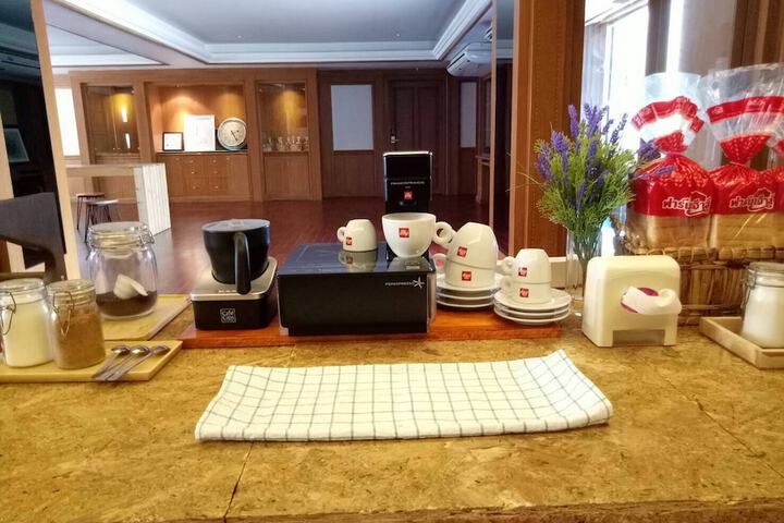 Breakfast/Coffee Service 50 of 68