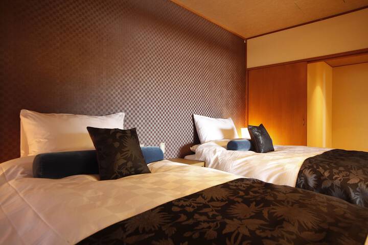 Room 2 of 70