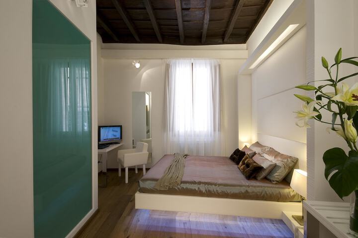 Room 28 of 40