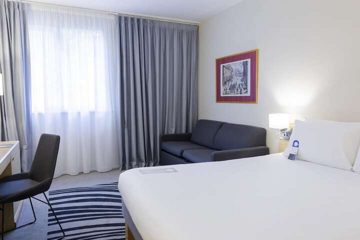 Room 26 of 115