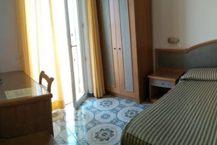 Room 8 of 71