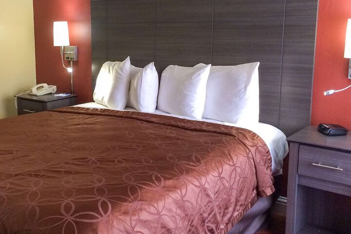 1 King Bed No A C (14 of 24)