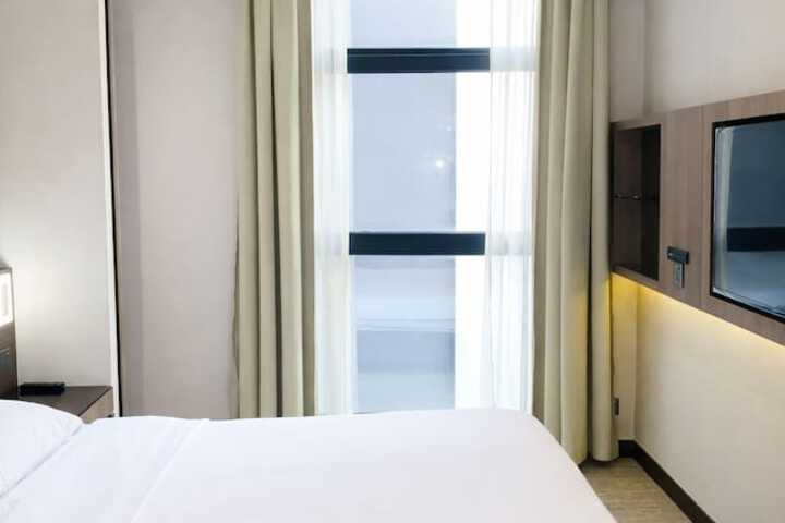 Room 34 of 104